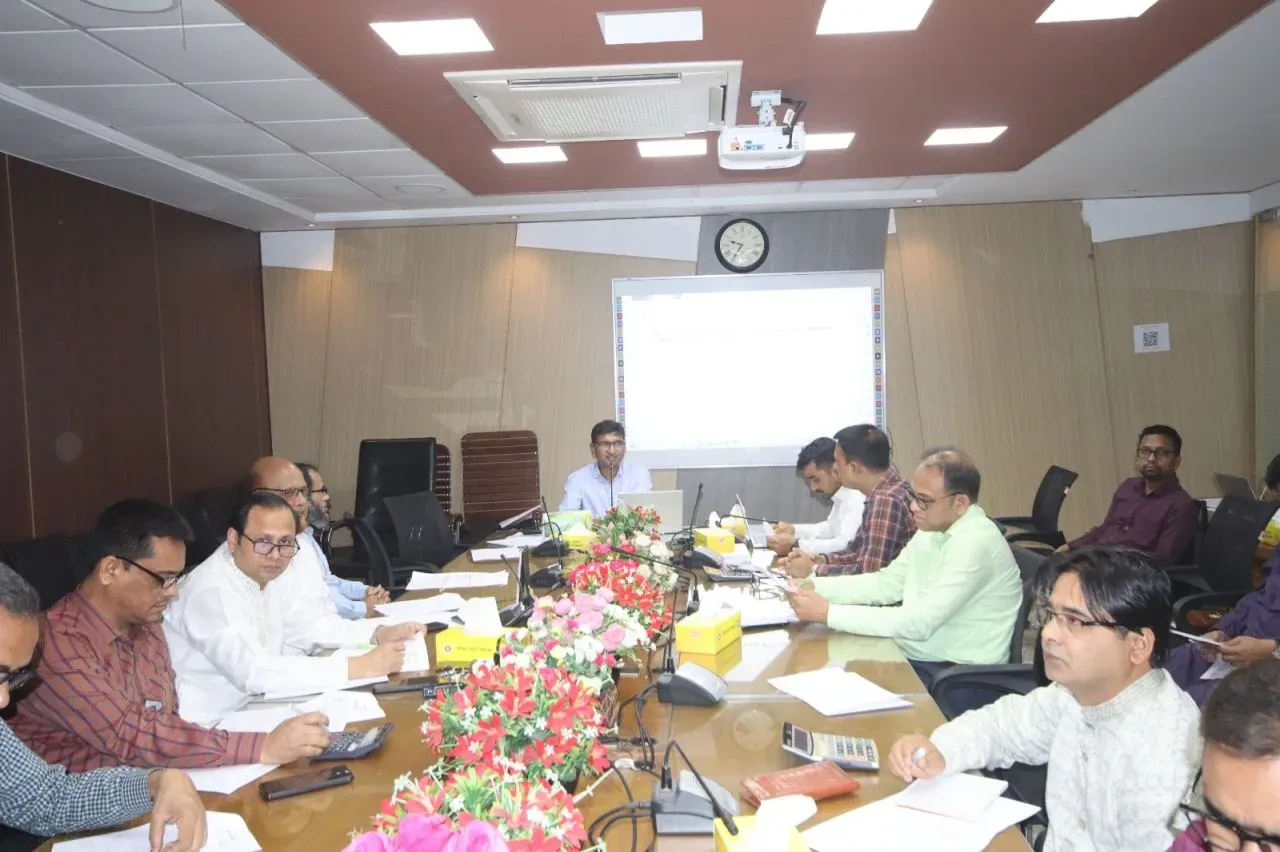 RRH senior manager Mohammad Ruhul Amin as a trainer at a Cash Incentive Audit training programme